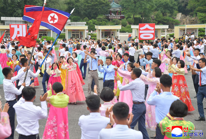 6-청년절 성대히 경축